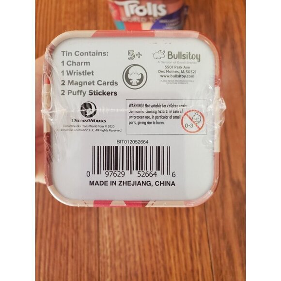 Trolls World Tour 2 and LOL Surprise (1) Tins Sealed Wristlet Charm Magnets NEW - Picture 5 of 5